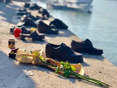 -多瑙河畔鞋履雕塑