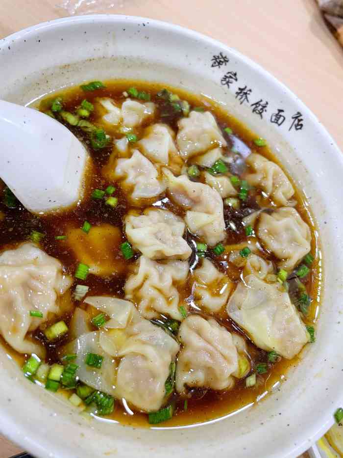 扬州早餐老品牌了,饺面和锅贴是他家特色.