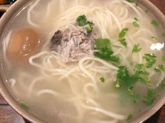 -亮亮面馆(经六路店)