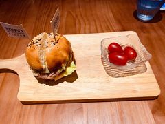 -POKEE VIA&Brunch·维娅(重庆来福士店)