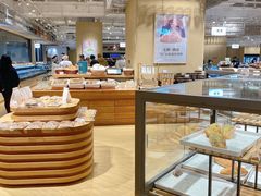 面包甜点陈列柜-七鲜超市(瑞虹天地太阳宫店)