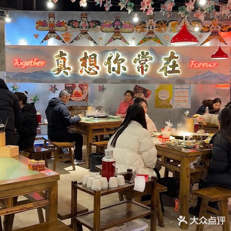 重庆人吃火锅已经！炫一大盆辣椒了