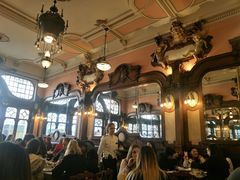-Majestic Café