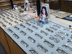 -罗伯特眼镜·蔡司官方授权(罗湖国贸店)