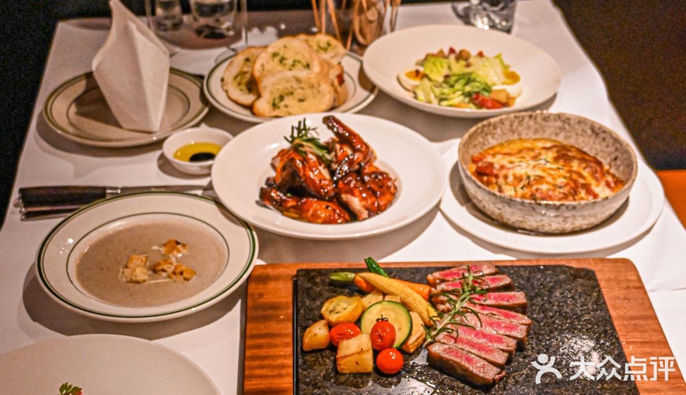 对这家的披萨🍕和牛排入了迷