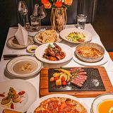 对这家的披萨🍕和牛排入了迷