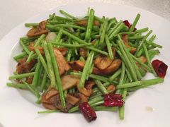 藜蒿炒牛肝菌-云腾食府·云南菜