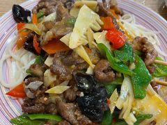 -歹歹的加个面过油肉拌面