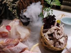 -洪氏嗨捞·猪肚鸡火锅(阳光天地店)