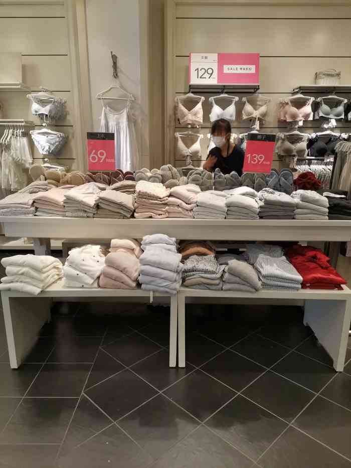 oysho(万达广场店)-"这家店铺是专门卖女士内衣的店铺.石家庄一.