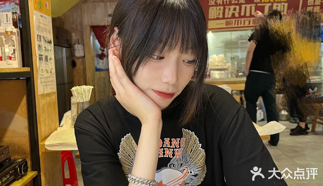 味道真的很绝 环境还可以 弄弄市井气息