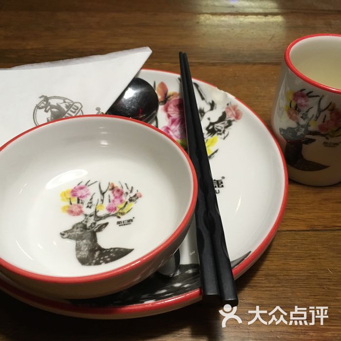 新白鹿餐厅餐具摆设图片-北京杭帮菜-大众点评网