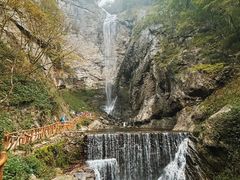 -燕子河大峡谷天坑仙境