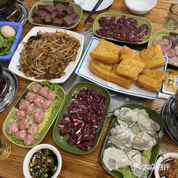 ️鲜牛肉 蛋加牛肉里面进行搅拌，下到粥里面爽滑弹牙而