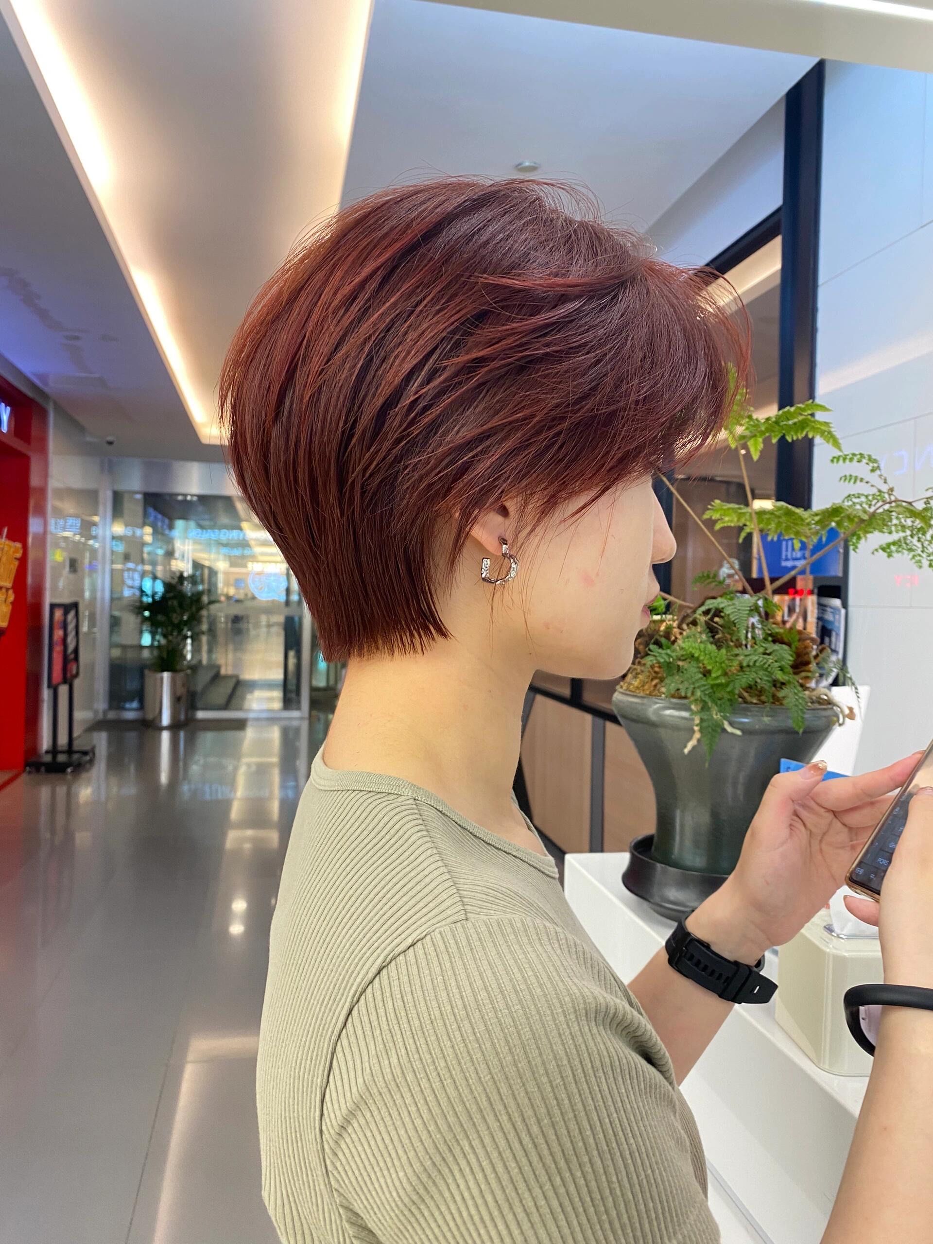 精致短发加粉棕色满满的造型闪亮迷人