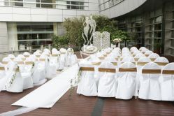 点击看大图 一楼融咖啡外场-上海复旦皇冠假日酒店·宴会厅