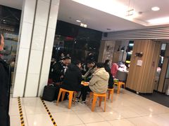 等位区-海底捞火锅(上地华联店)