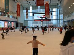 -冰纷万象滑冰场(赣州华润万象城店)