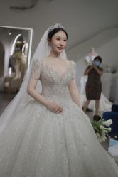 -艾米丽婚纱礼服