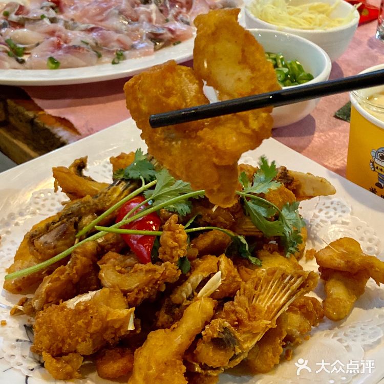 怎么回事呀？这家中山脆肉鲩火锅挤满了游客！！