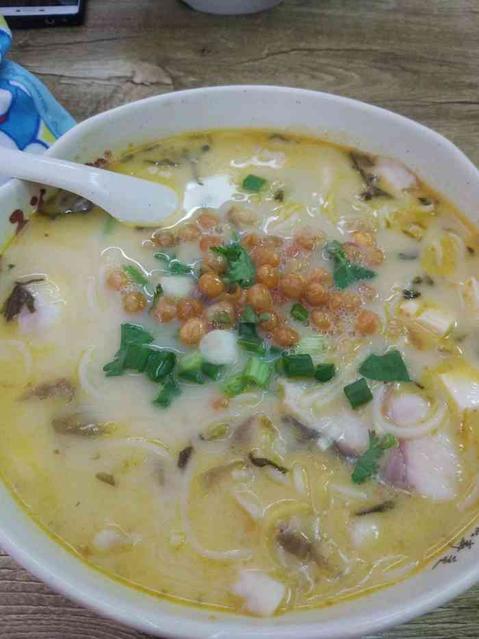 打分    /人 金汤渔粉特别好吃,鱼肉多,豆腐也好吃,粉还可以,分量很足