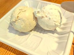 白芝麻酱冰淇淋-新华冷饮(新华路店)