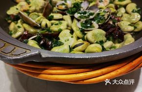 Fava Bean and Clam Stir-fry