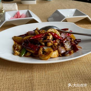 这次选了相对偏一点的万丽，比较清净人少