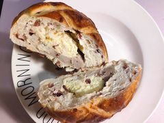 芋泥三角芝士欧包-Juicy Bakery(大学路店)