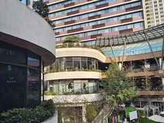 -瑞虹新天地月亮湾