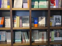 -钟书阁(松江泰晤士小镇店)