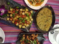 -香巴拉云南餐厅(华莱坞店)