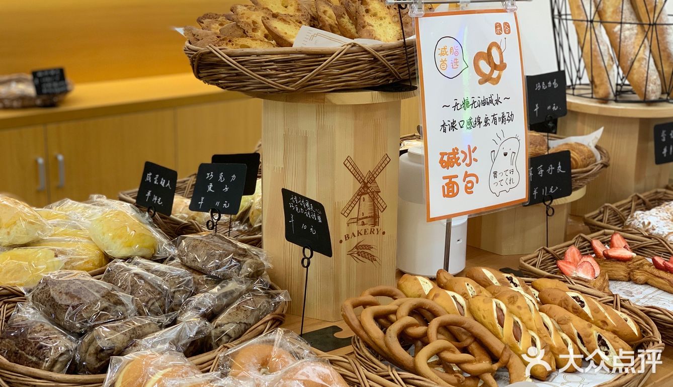 生意很好，傍晚的时候去，很多热销的面包基本上都没有了