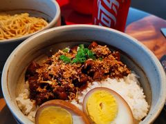 超级足料卤肉饭-面上有光