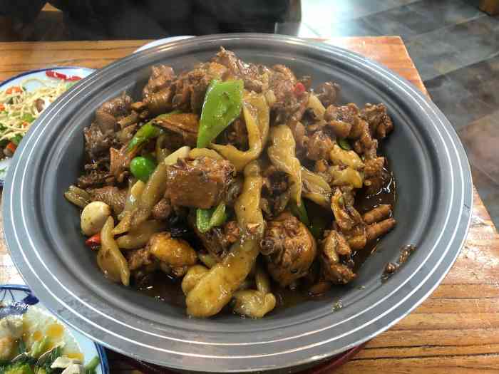 厨神帮面鱼炒鸡-"位置很好找,就在一个十字路口,招牌很明显.