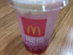 草莓麦乐酷-麦当劳(龙之梦购物中心店)