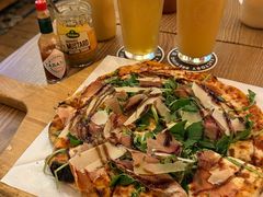 帕马森火腿芝麻菜披萨-Arrow Factory Brewing箭厂啤酒