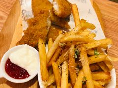 鳕鱼饼配薯条-玛格萝妮比萨屋(陆家浜路店)