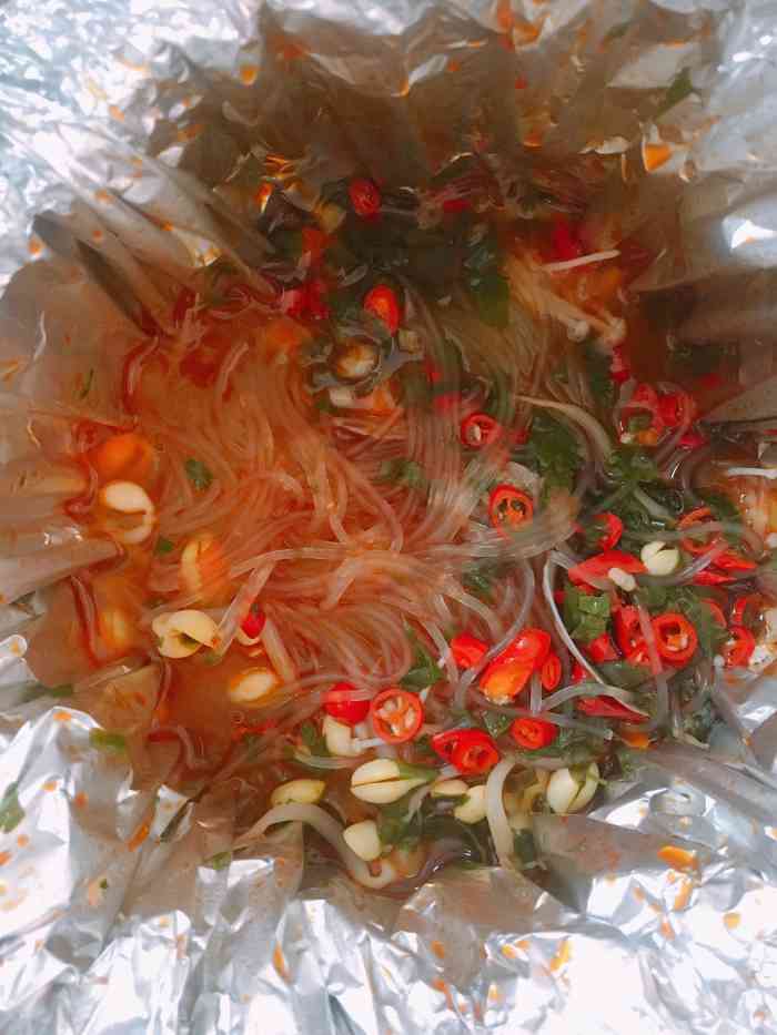 角的地方 要了招牌的花甲粉 还可以选择面 单加了鹌鹑蛋 魔芋丝和豆皮