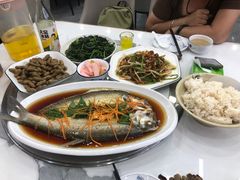 -丹水桥地锅鱼·翘嘴鲌·地方特色全鱼宴(丹江口大坝店)