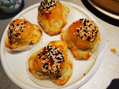 蜜汁叉烧酥-维园悦谱·海派家常菜(乌鲁木齐南路店)