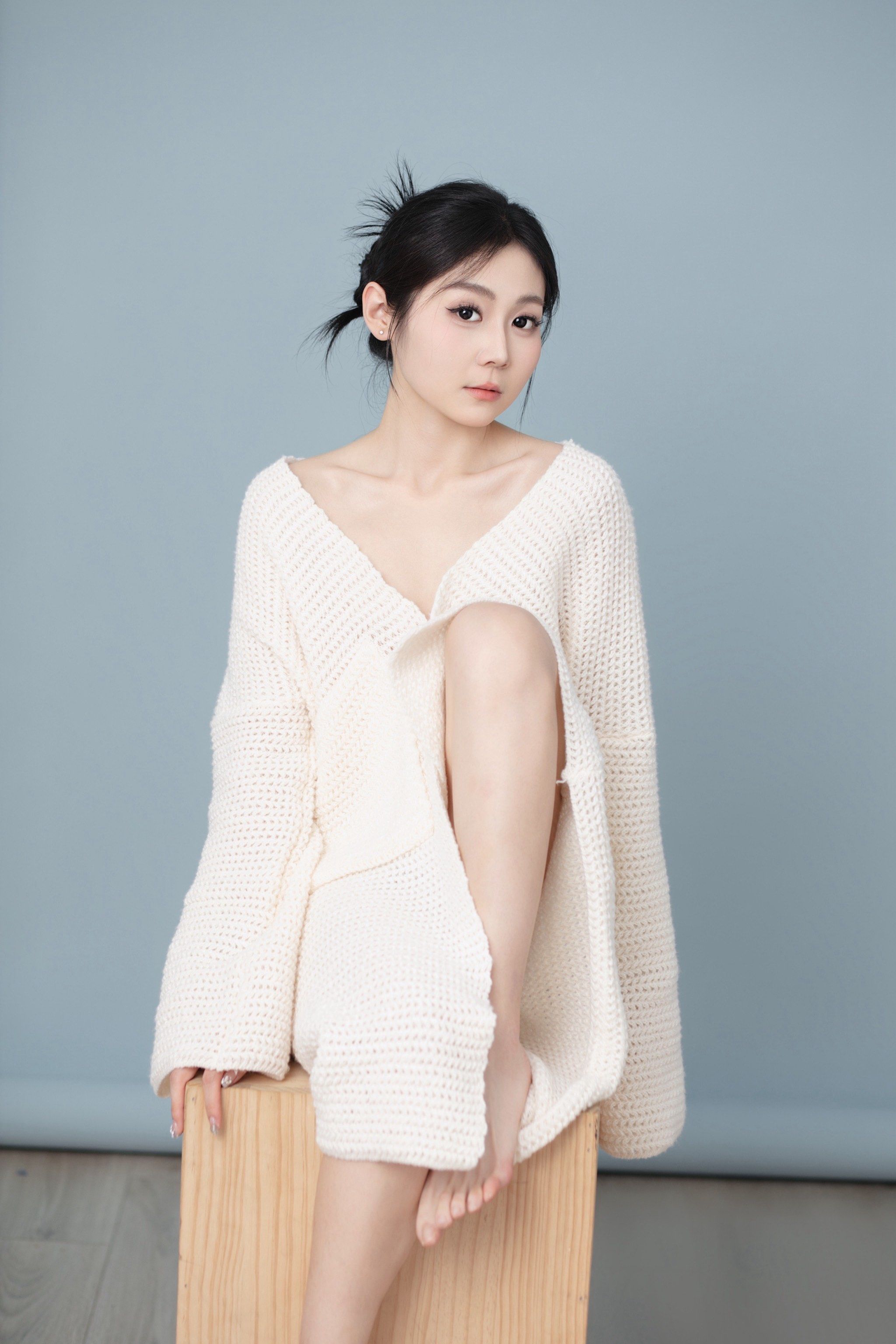 奶呼呼的白毛衣写真