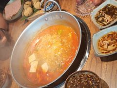 -野山舂·贵州现舂酸汤火锅(鸿通城店)