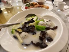 上汤鲮鱼丸浸丝瓜-鹭园酒家·四十年老字号