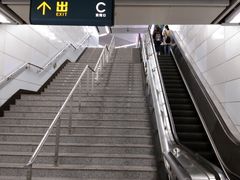 -体育场(地铁站)