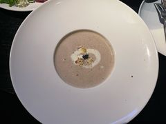 松露蘑菇奶油汤-C&R西班牙餐厅