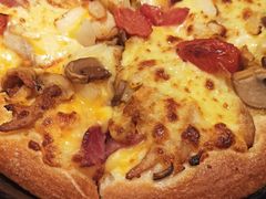 新奥尔良风情烤肉比萨-必胜客(远大路店)