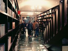 -钟书阁(松江泰晤士小镇店)