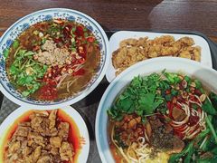 -爆炸头阿姨小四川正宗川味小吃(无任何分店)