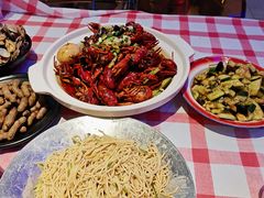 -肥小宝·金牌油焖大虾(襄阳龙虾地标店)